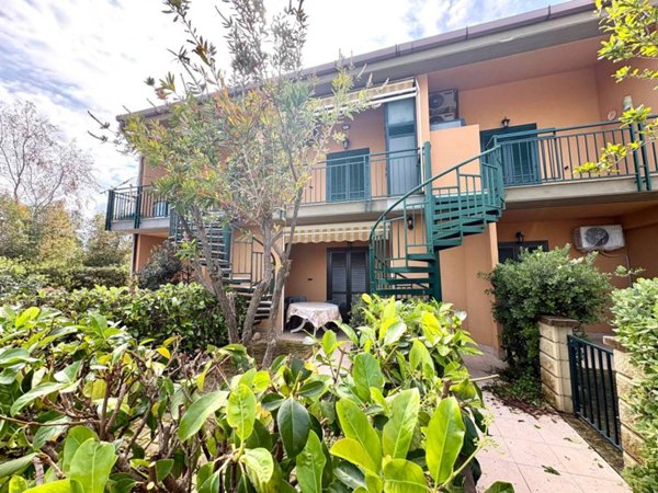 casa indipendente in vendita a Campofelice di Roccella