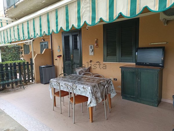 casa indipendente in vendita a Campofelice di Roccella