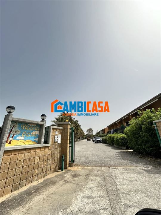 casa indipendente in vendita a Campofelice di Roccella