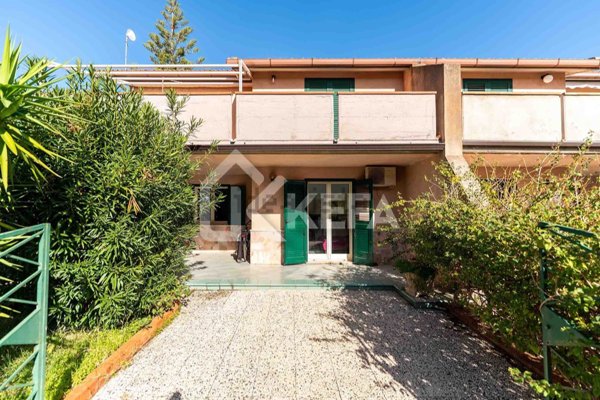 casa indipendente in vendita a Campofelice di Roccella