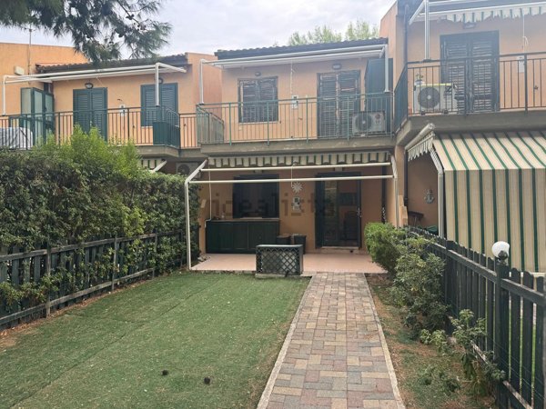 appartamento in vendita a Campofelice di Roccella