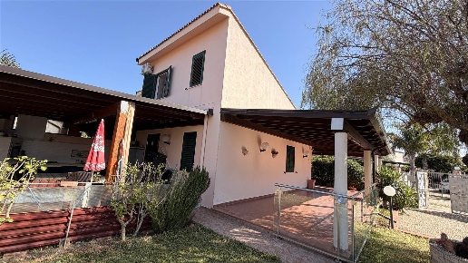 casa indipendente in vendita a Campofelice di Roccella