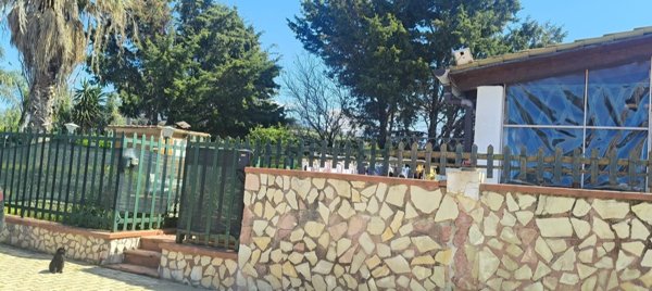 casa indipendente in vendita a Campofelice di Roccella