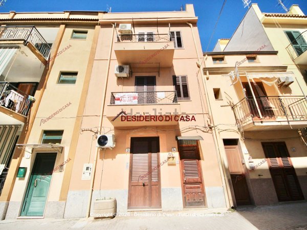 casa indipendente in vendita a Campofelice di Roccella