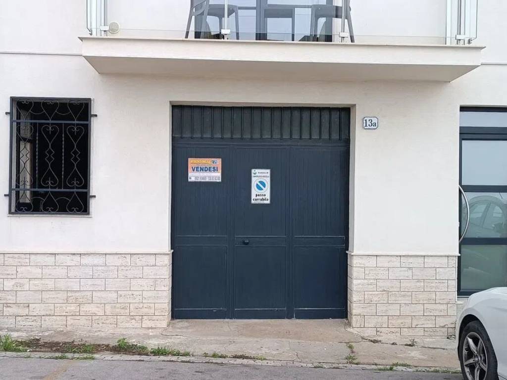 negozio in vendita a Campofelice di Roccella