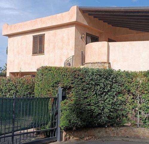 casa indipendente in vendita a Campofelice di Roccella