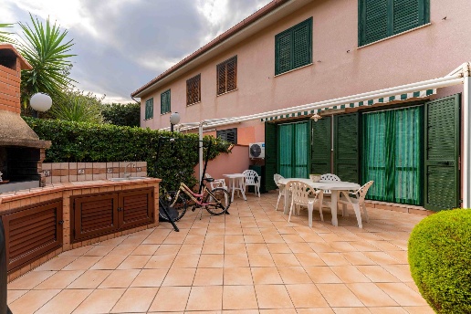 appartamento in vendita a Campofelice di Roccella