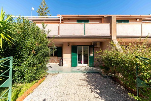 casa indipendente in vendita a Campofelice di Roccella