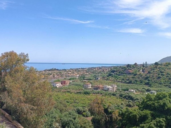 appartamento in vendita a Campofelice di Roccella