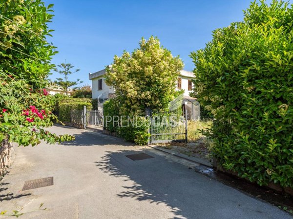 casa indipendente in vendita a Campofelice di Roccella