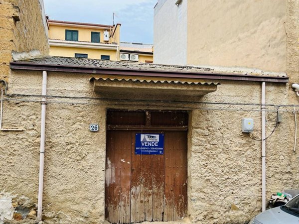locale commerciale in vendita a Campofelice di Roccella