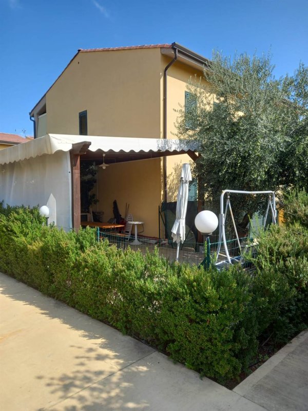 casa indipendente in vendita a Campofelice di Roccella