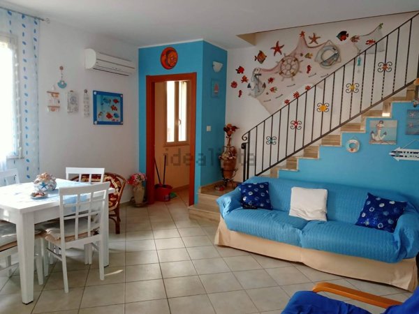 quadrivano in vendita a Campofelice di Roccella