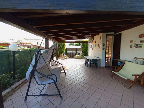 casa indipendente in vendita a Campofelice di Roccella