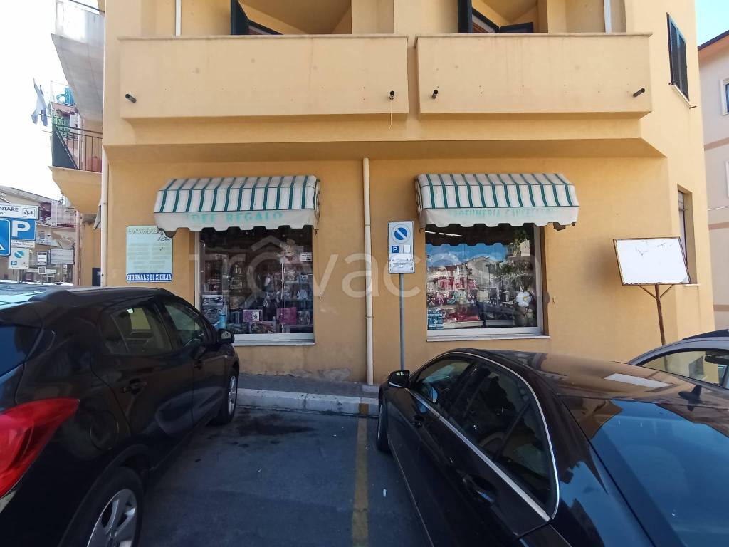 negozio in vendita a Campofelice di Roccella