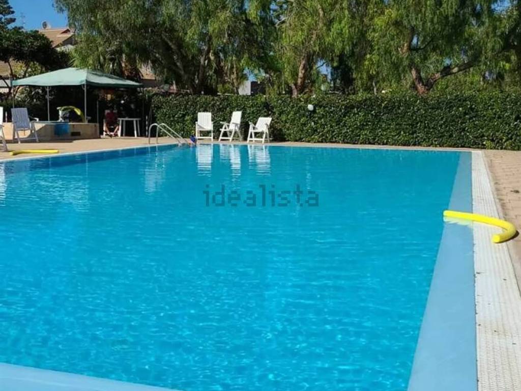 casa indipendente in vendita a Campofelice di Roccella