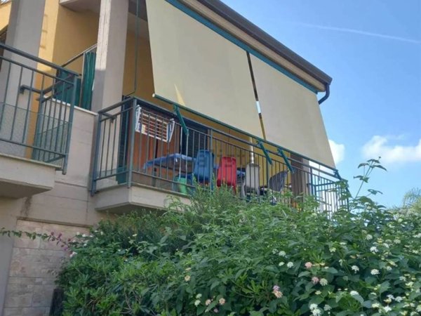 casa indipendente in vendita a Campofelice di Roccella