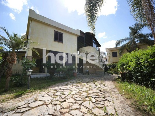 casa indipendente in vendita a Campofelice di Roccella