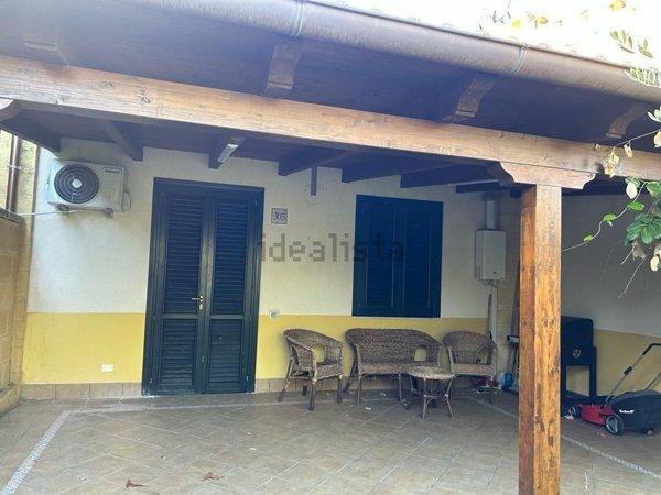 casa indipendente in vendita a Campofelice di Roccella