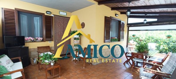 casa indipendente in vendita a Campofelice di Roccella