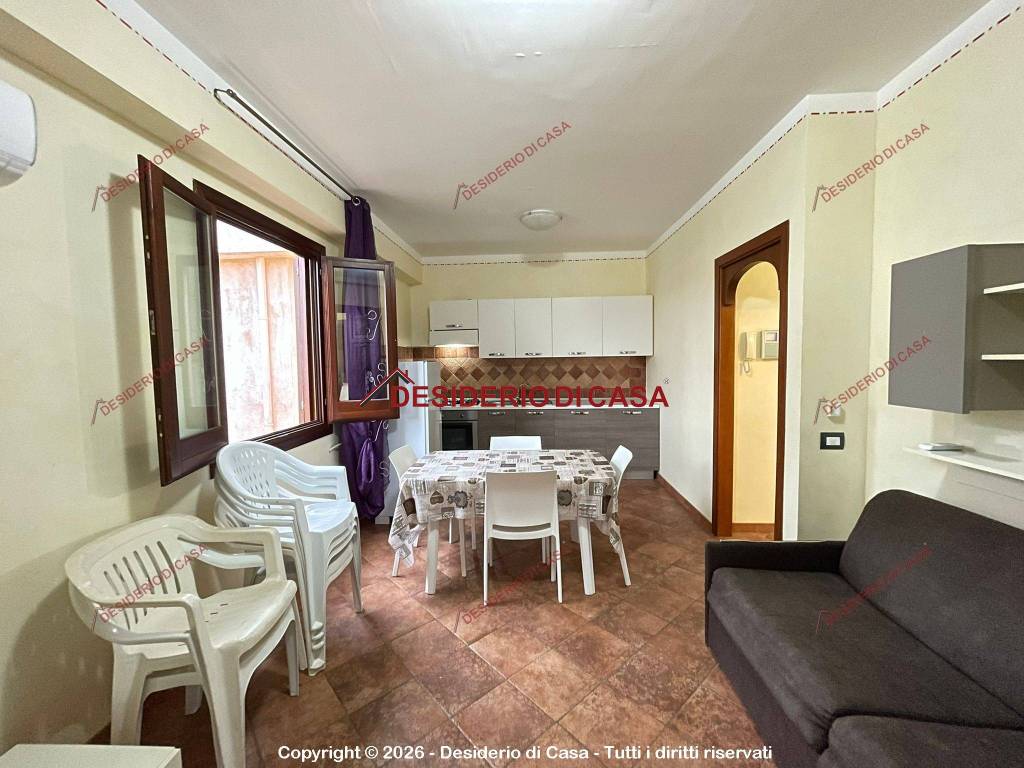 casa indipendente in vendita a Campofelice di Roccella