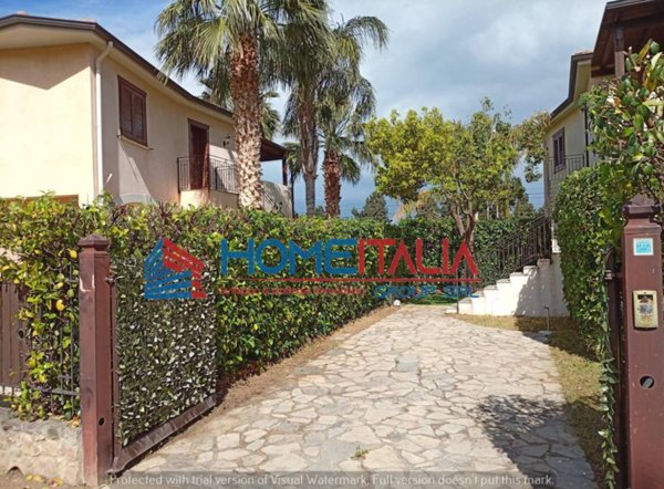 appartamento in vendita a Campofelice di Roccella