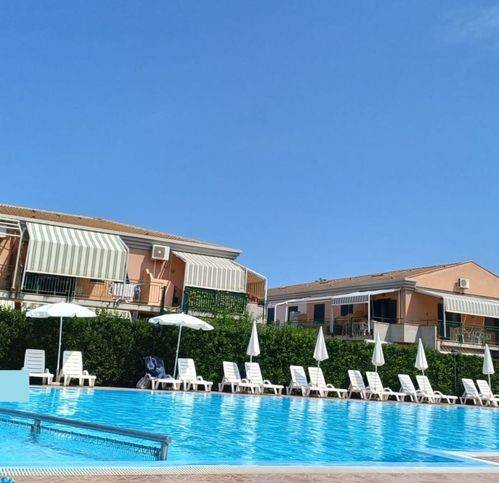 appartamento in vendita a Campofelice di Roccella