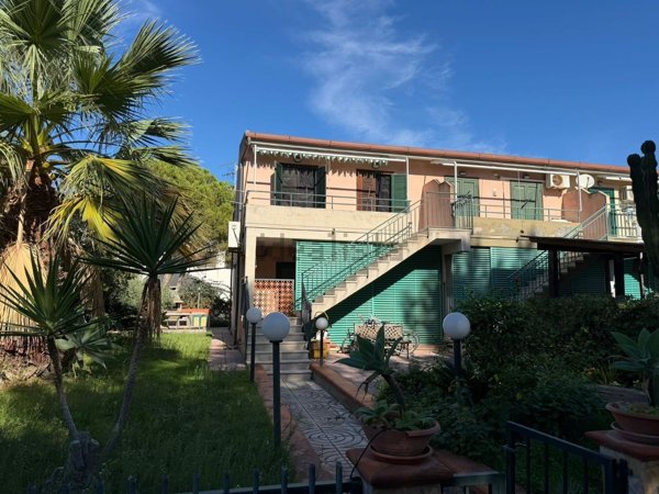 appartamento in vendita a Campofelice di Roccella