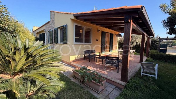 casa indipendente in vendita a Campofelice di Roccella