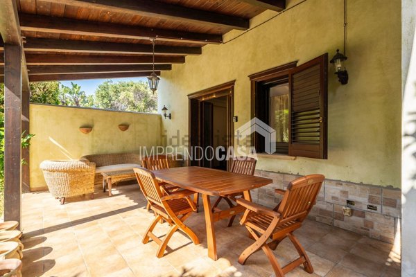 casa indipendente in vendita a Campofelice di Roccella