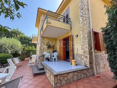 casa indipendente in vendita a Campofelice di Roccella