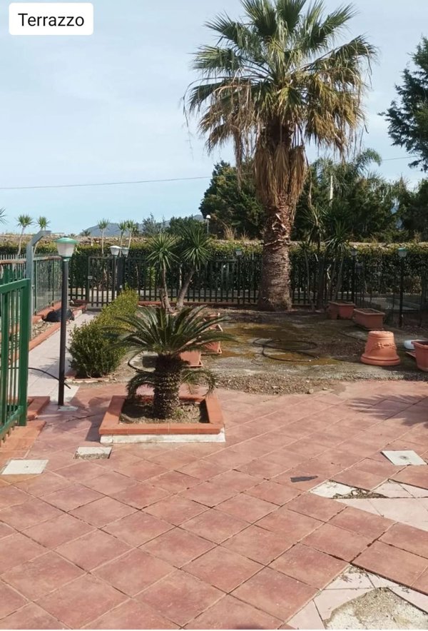 casa indipendente in vendita a Campofelice di Roccella
