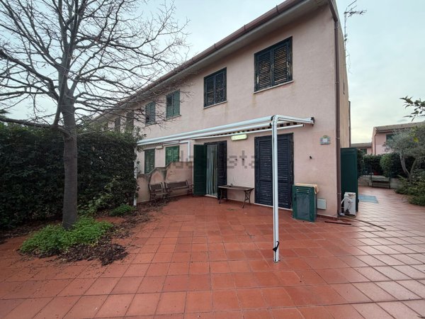 appartamento in vendita a Campofelice di Roccella