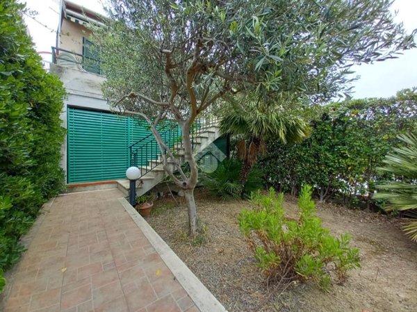 casa indipendente in vendita a Campofelice di Roccella
