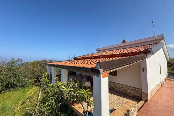 casa indipendente in vendita a Campofelice di Roccella