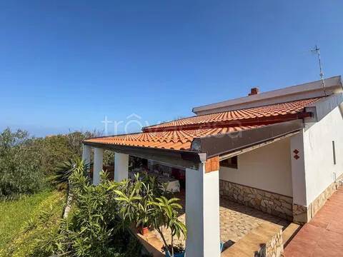 casa indipendente in vendita a Campofelice di Roccella