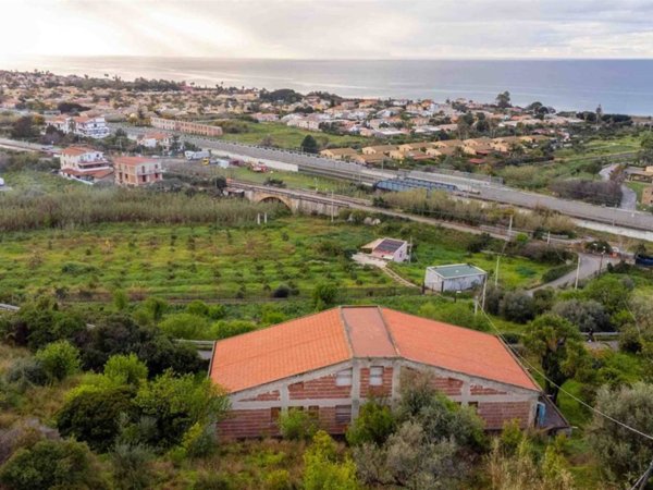 casa indipendente in vendita a Campofelice di Roccella