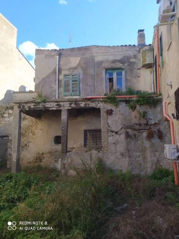 locale di sgombero in vendita a Campofelice di Roccella