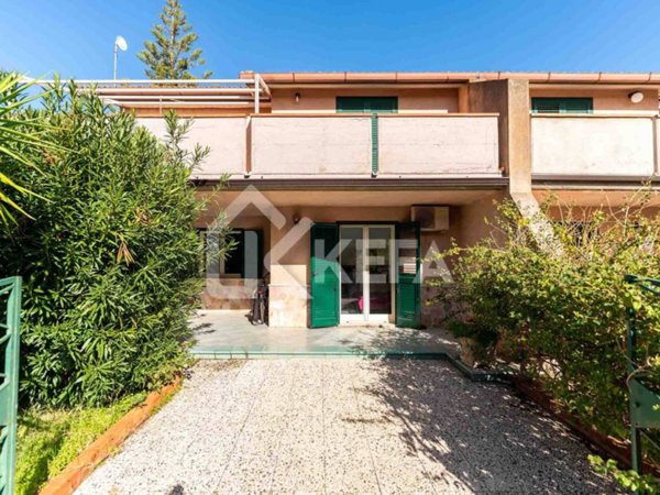 casa indipendente in vendita a Campofelice di Roccella