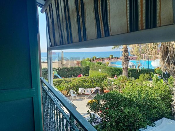 casa indipendente in vendita a Campofelice di Roccella