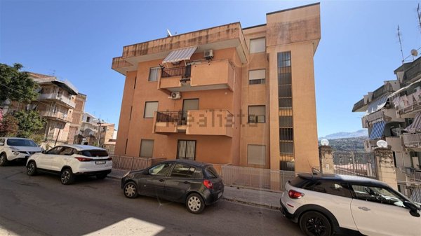 appartamento in vendita a Campofelice di Roccella