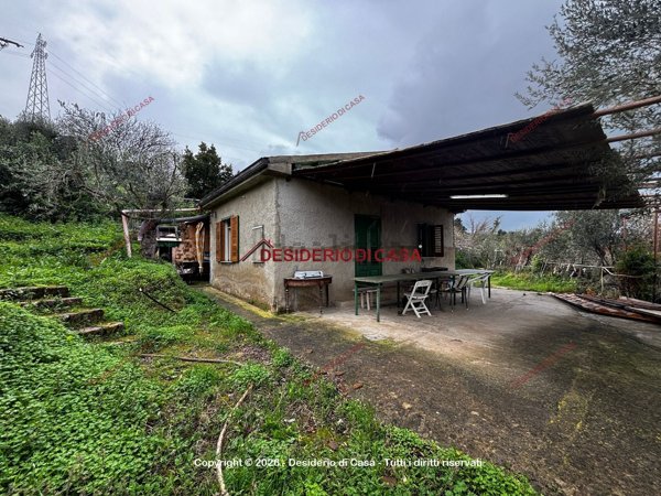casa indipendente in vendita a Campofelice di Roccella