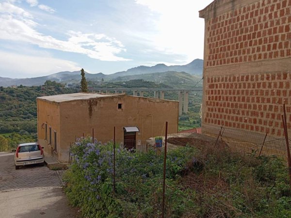 casa indipendente in vendita a Campofelice di Roccella