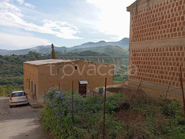 casa indipendente in vendita a Campofelice di Roccella