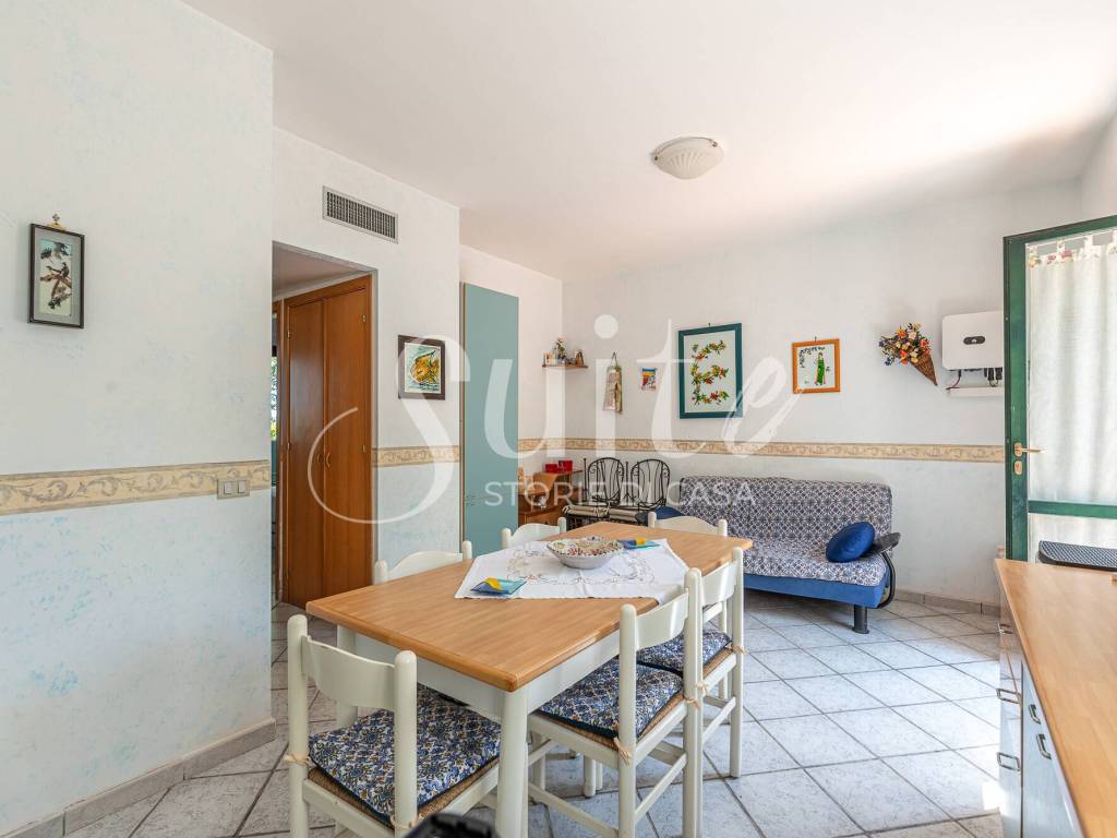casa indipendente in vendita a Campofelice di Roccella