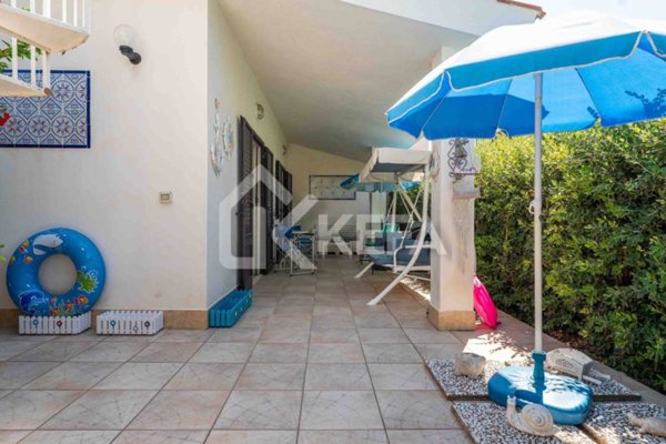 casa indipendente in vendita a Campofelice di Roccella