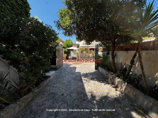 appartamento in vendita a Campofelice di Roccella