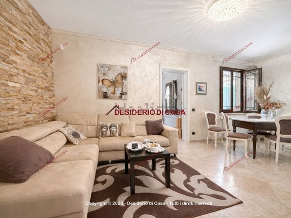 casa indipendente in vendita a Campofelice di Roccella