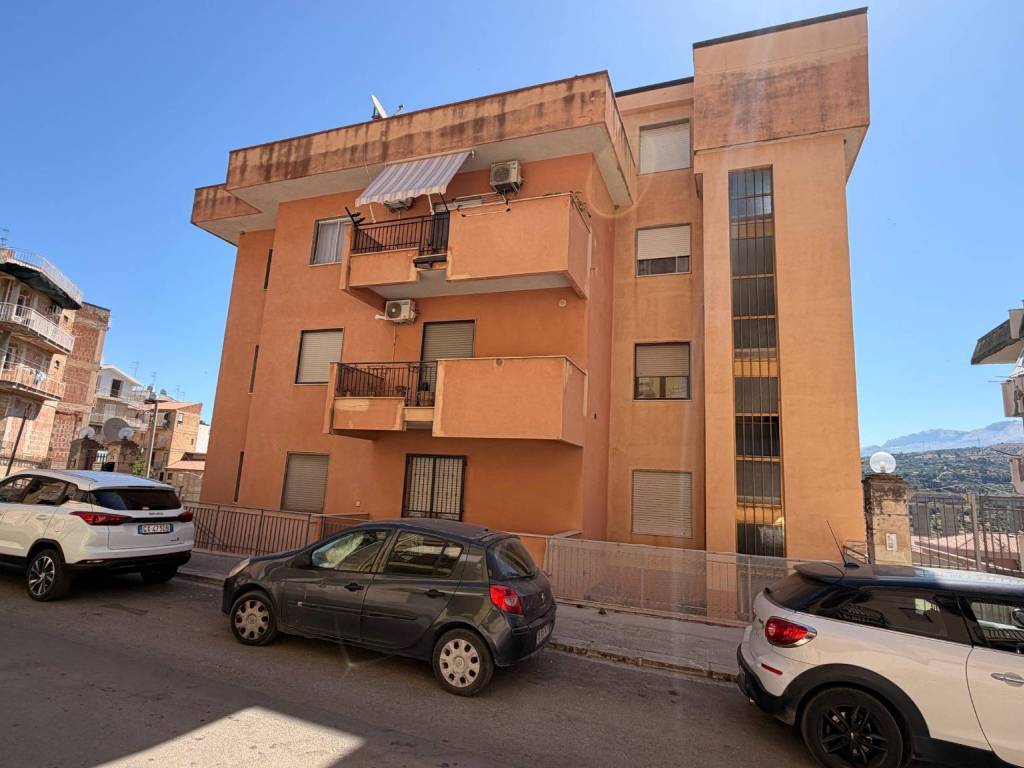 appartamento in vendita a Campofelice di Roccella