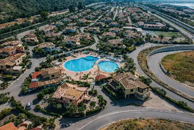 casa indipendente in vendita a Campofelice di Roccella